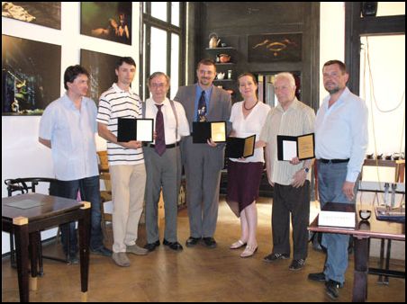 Ion Hobana cu organizatori și premiați COLIN în 2008